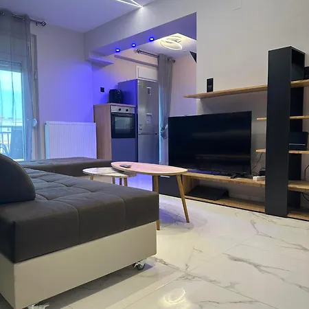 Lydia Luxury Perea Apartment *