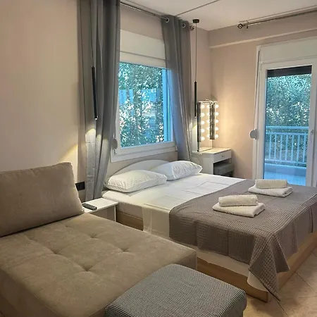 Lydia Luxury Perea Apartment *